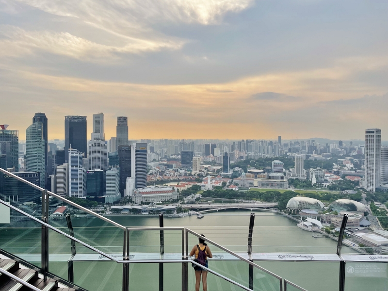 Cloudy sunset view from CÉ LA VI Restaurant & SkyBar at Marina Bay Sands Hotel