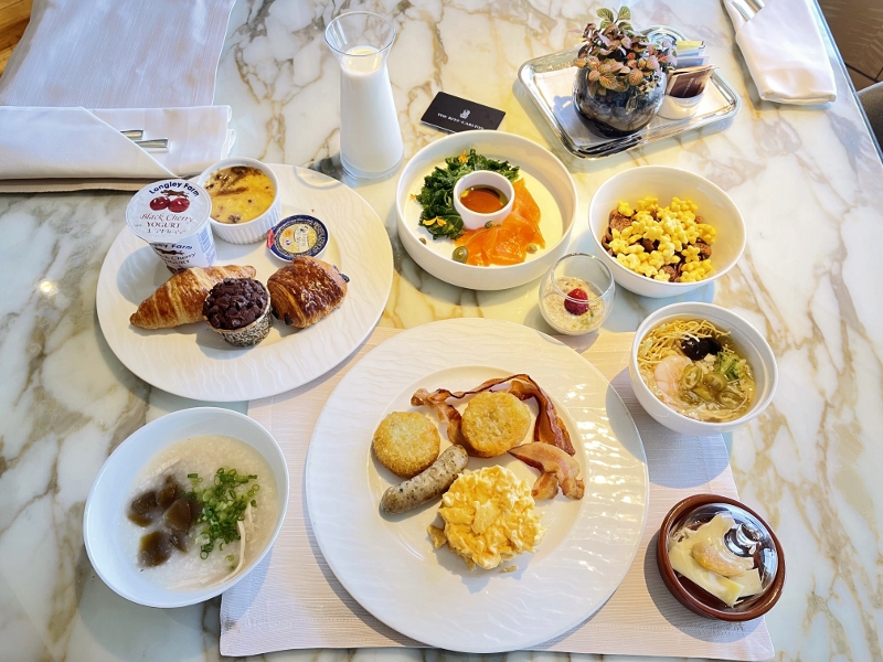 Breakfast buffet dishes at The Ritz-Carlton Millenia Hotel Club Lounge