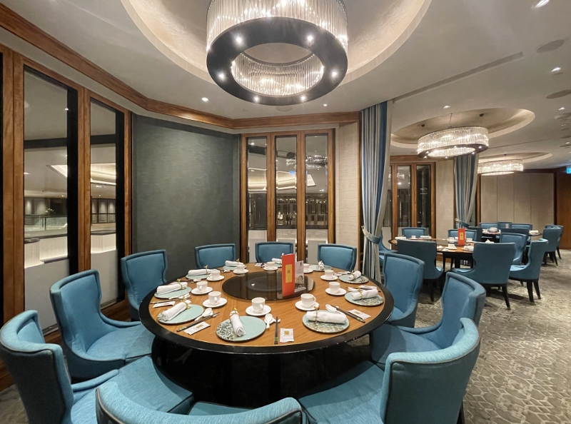 Seating area at Hua Ting Cantonese restaurant at Orchard Hotel