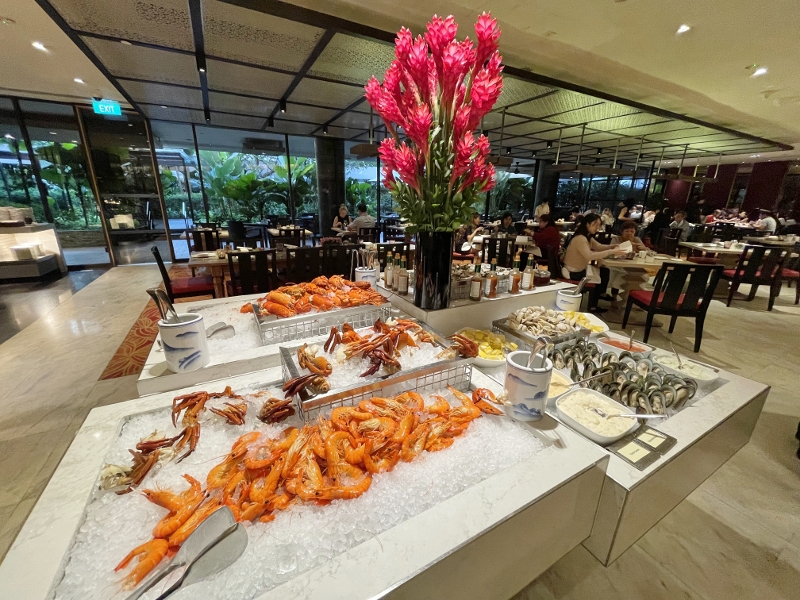 Seafood buffet station at Melt Cafe at Mandarin Oriental Hotel