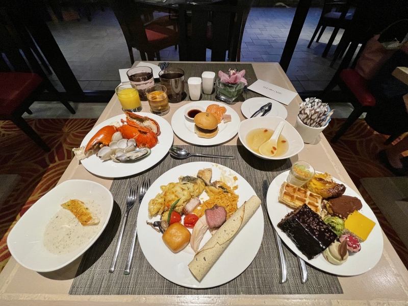 Dinner buffet dishes from Melt Cafe at Mandarin Oriental Hotel