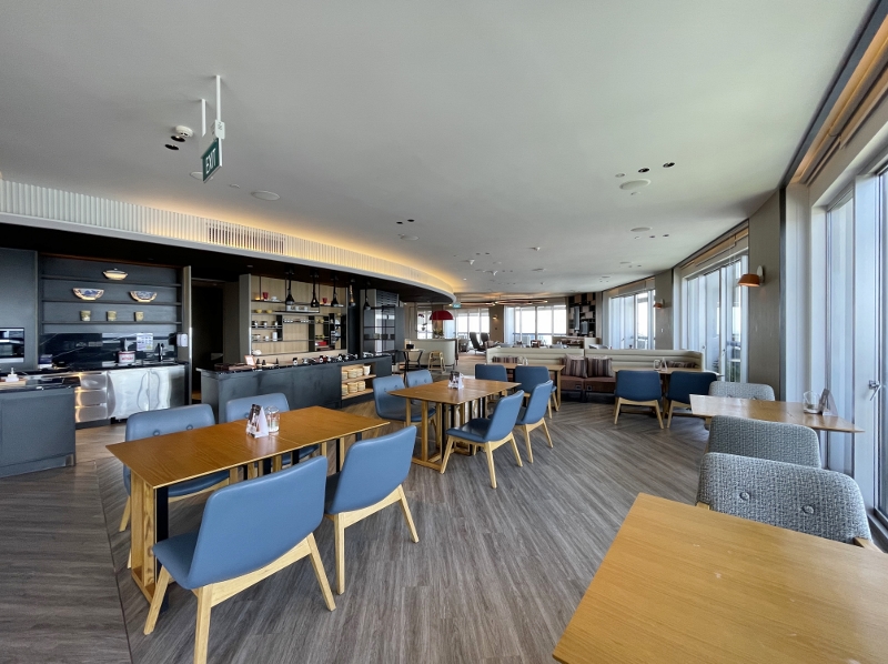 Seating area at Level 65 Lounge at Swissotel The Stamford Hotel