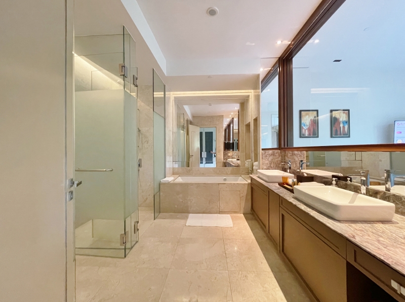 Bathroom in Deluxe Room at Equarius Hotel