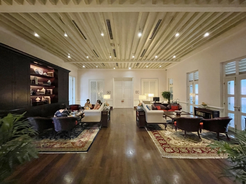 Indoor seating area at The Living Room lounge at Capella Hotel
