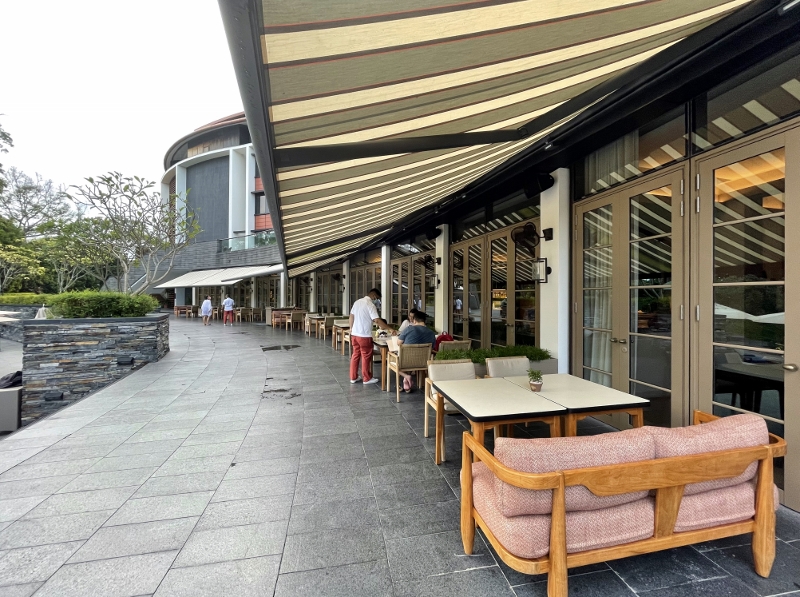 Outdoor seating area at Fiamma restaurant at Capella Hotel