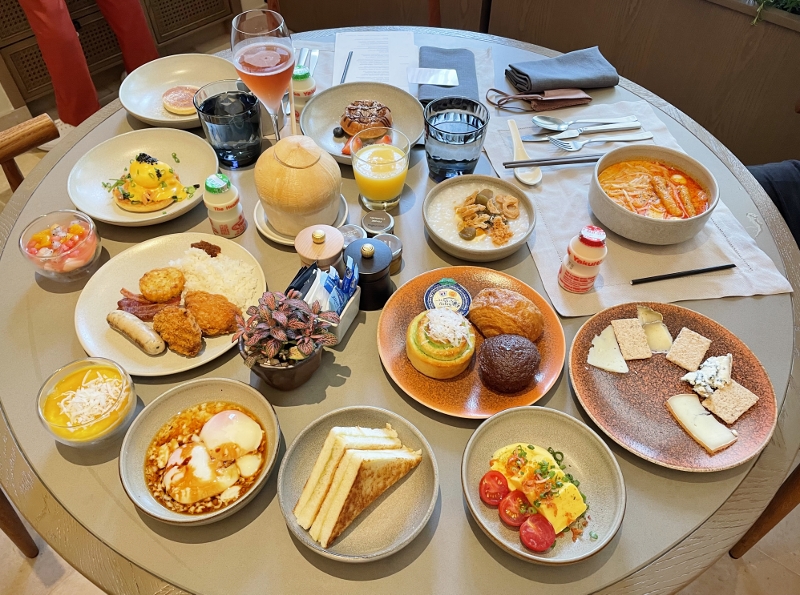 Breakfast buffet and a la carte dishes from Fiamma restaurant at Capella Hotel