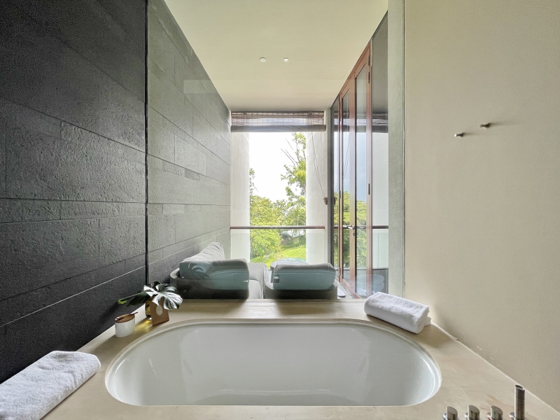 Bathtub in Premier Garden Room at Capella Hotel