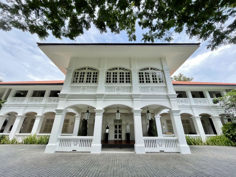 Capella Hotel's drop-off point