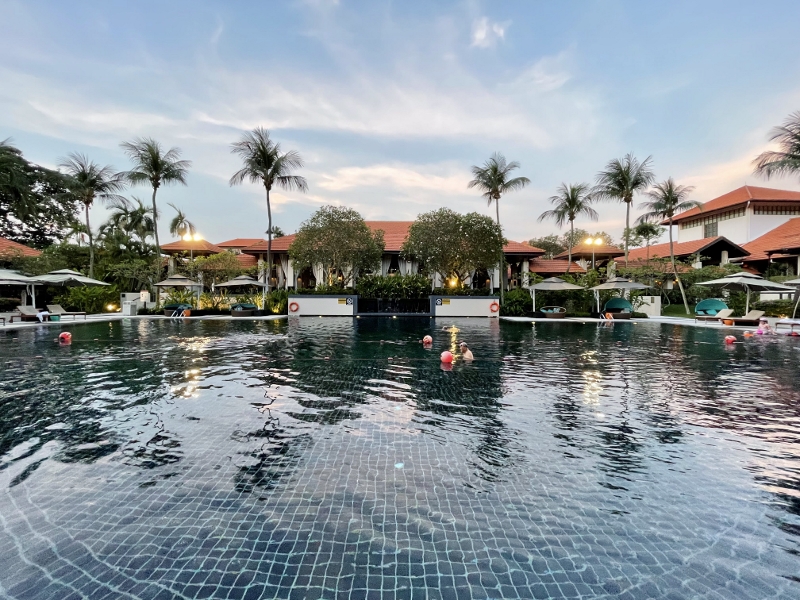 Swimming pool at Sofitel Singapore Sentosa Resort & Spa