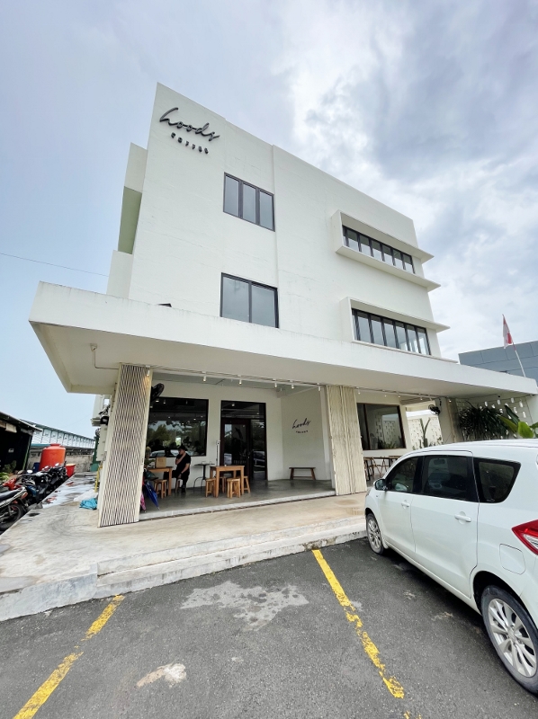 Hoods Coffee Cafe's building facade