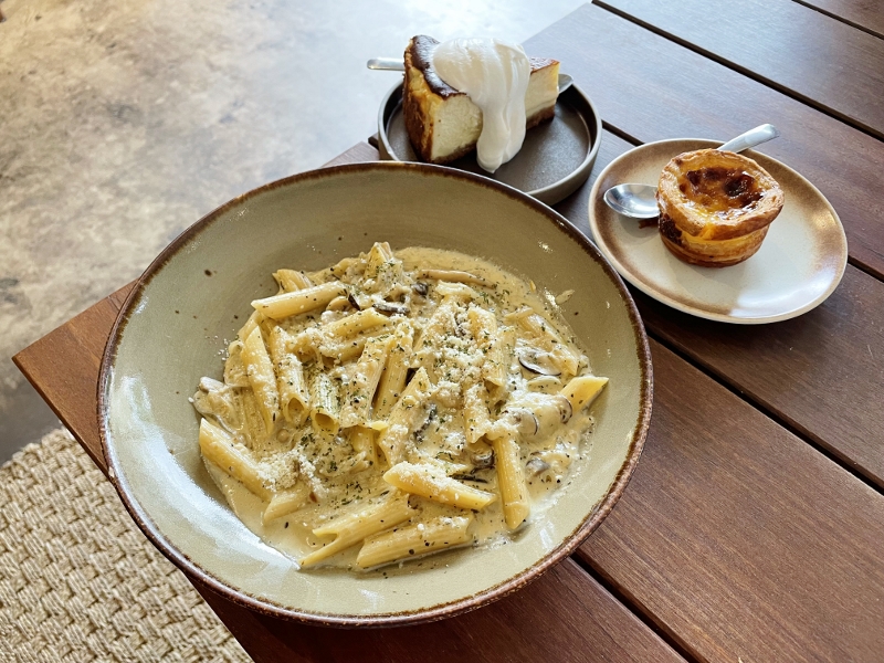Mushroom alfredo pasta, burnt basque cheesecake and portuguese egg tart from Hoods Coffee Cafe