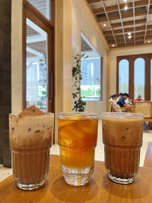 Ice dirty milo, ice lemon tea and ice chocolate from Labers Coffee Pergudangan Cafe
