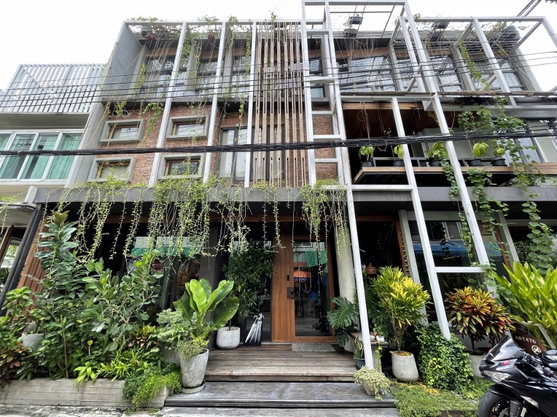 Tamni Hostel's building facade