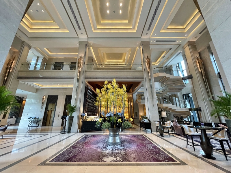 Siam Kempinski Hotel lobby