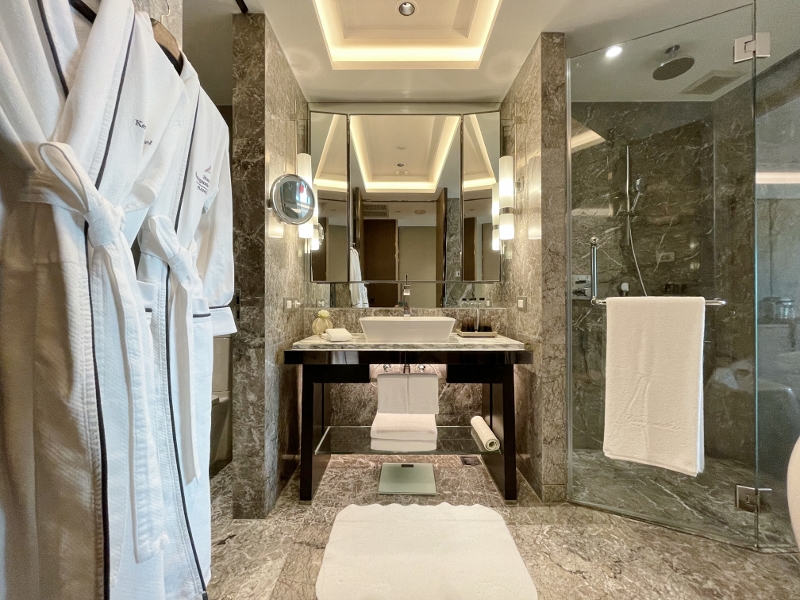 Bathroom in Executive Balcony Room at Siam Kempinski Hotel