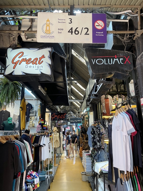 The row of shops where Sicha Premium Thai Tea Cafe is located at Chatuchak Weekend Market