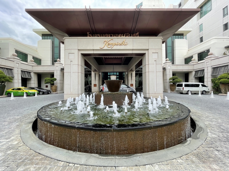 Siam Kempinski Hotel's drop-off point