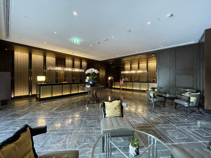 Sindhorn Kempinski Hotel reception area