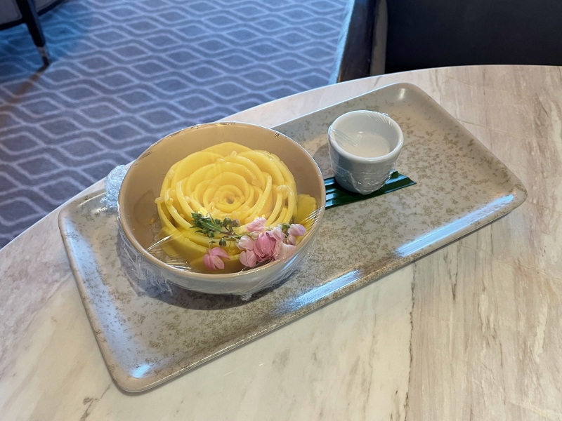 Welcome amenity of mango sticky rice at Sindhorn Kempinski Hotel