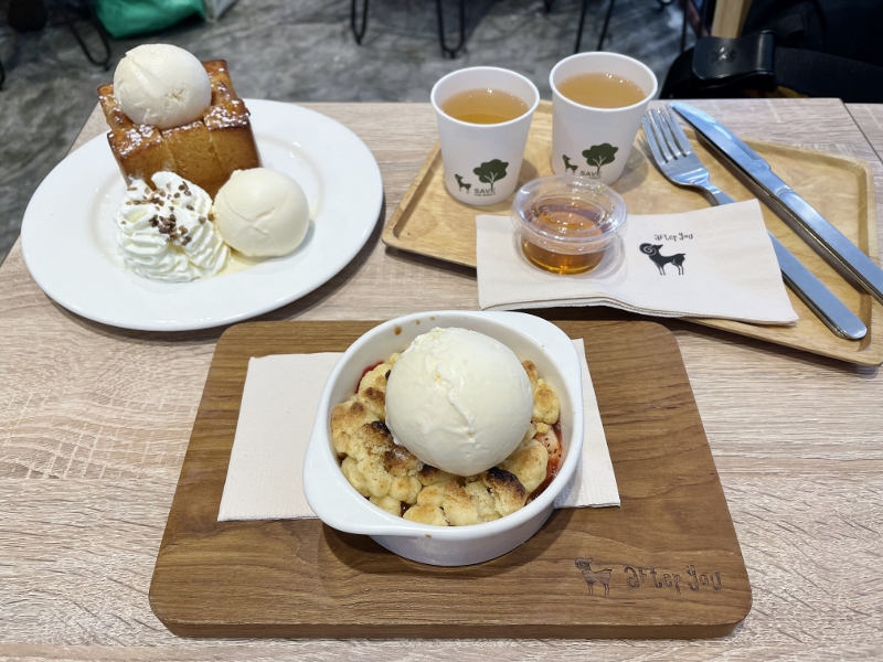 Strawberry crumble and baby shibuya honey toast from After You Dessert cafe at Centralworld shopping mall