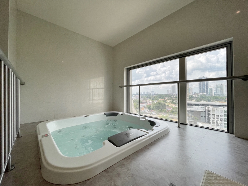 Jacuzzi in female changing room at DoubleTree By Hilton Hotel