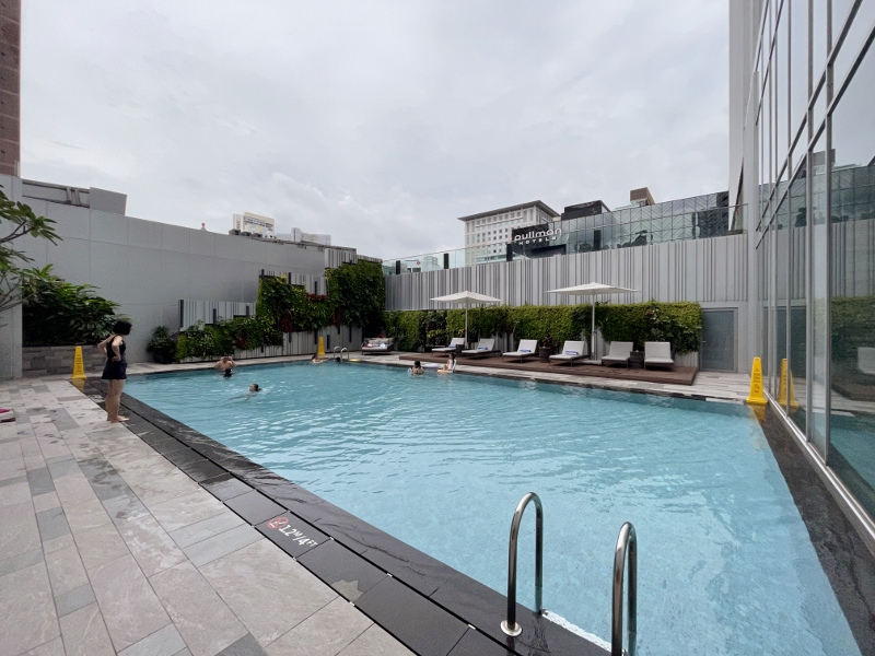 Swimming pool at Hilton Singapore Orchard Hotel