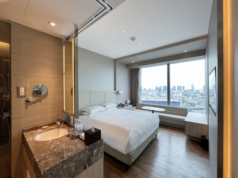 King Guest Room at Courtyard By Marriott Hotel Novena