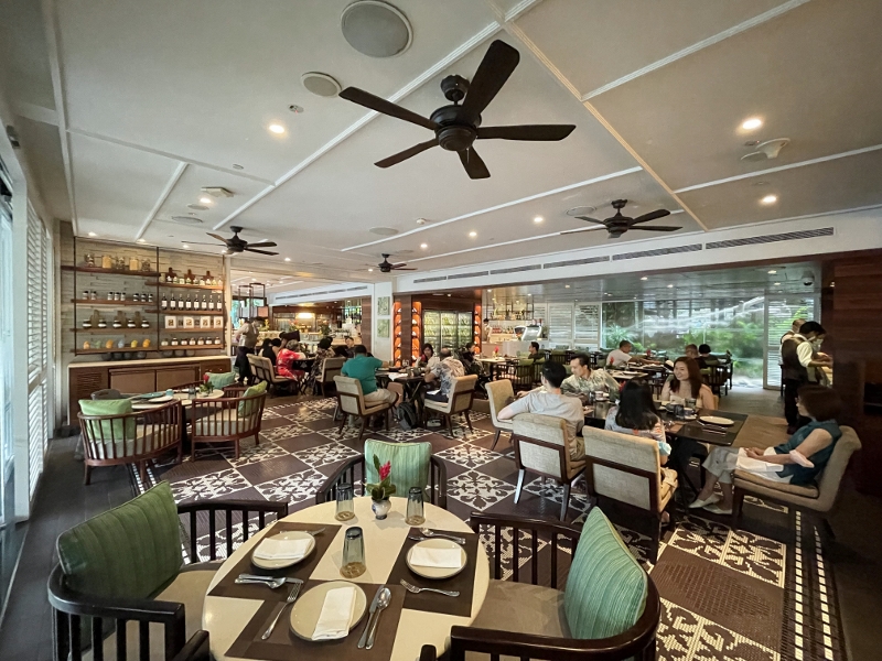 Indoor seating area at Waterfall Ristorante Italiano restaurant at Shangri-La Hotel