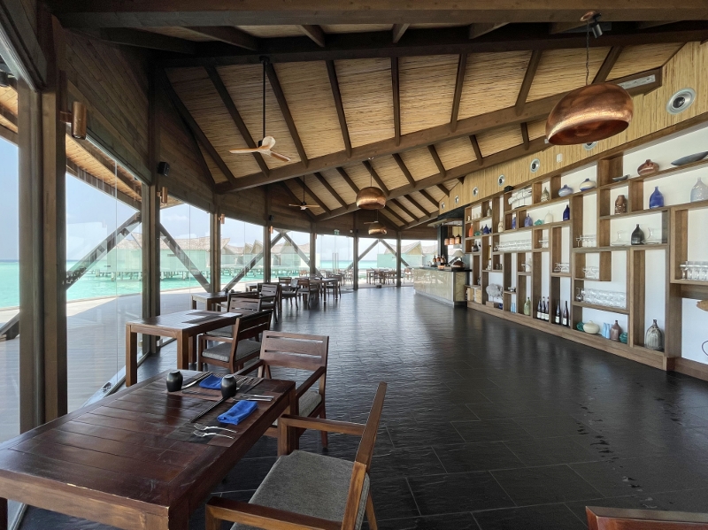 Indoor seating area at Bodumas restaurant at Mövenpick Resort Kuredhivaru