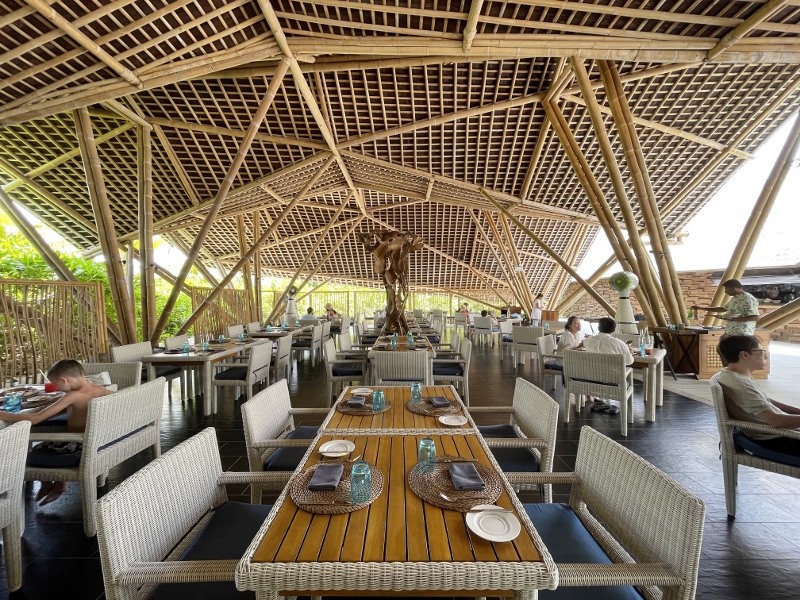 Seating area at Latitude 5.5 restaurant and bar at Mövenpick Resort Kuredhivaru