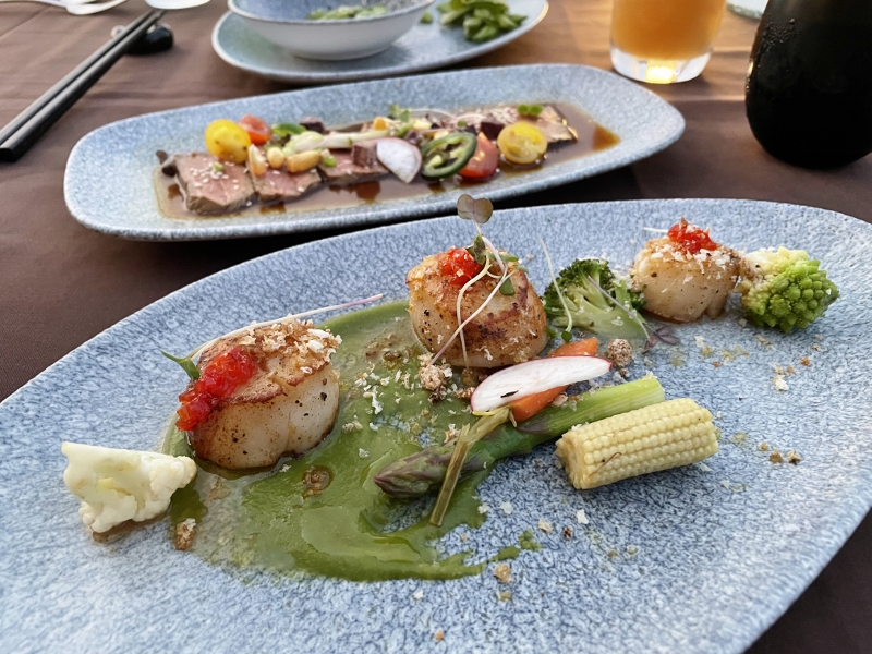 Shoyu scallops and black angus beef tataki from Bodumas restaurant at Mövenpick Resort Kuredhivaru