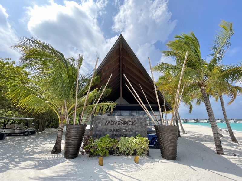 Mövenpick Resort Kuredhivaru reception area