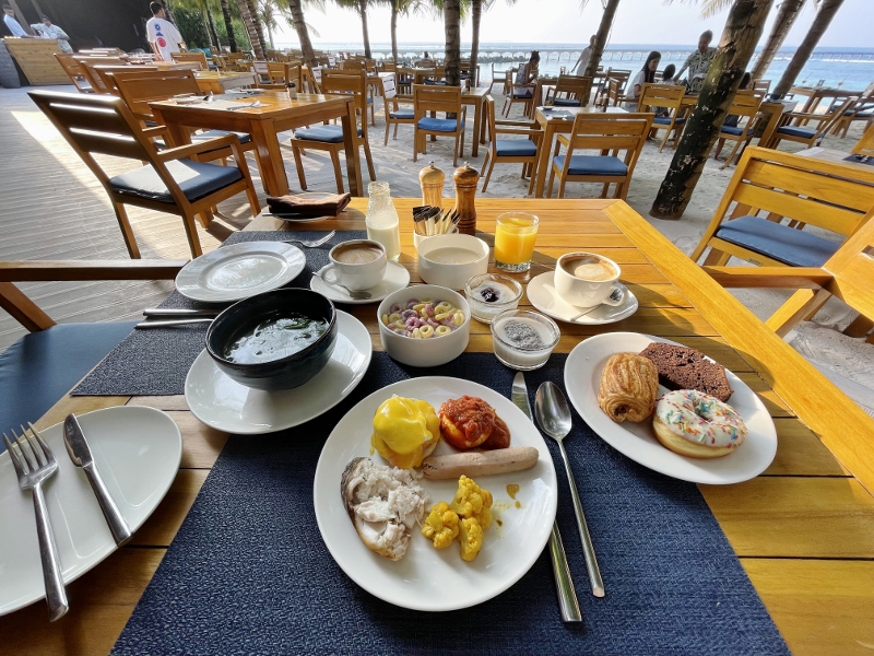 Breakfast buffet dishes from ONU Marche restaurant and bar at Mövenpick Resort Kuredhivaru