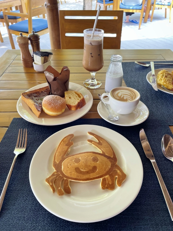 Breakfast buffet dishes from ONU Marche restaurant and bar at Mövenpick Resort Kuredhivaru