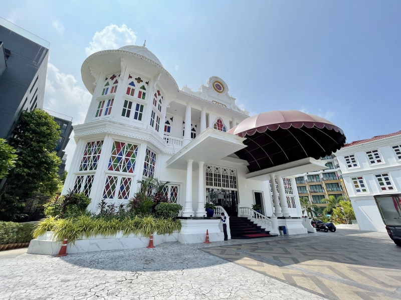 Mövenpick Myth Hotel Patong building facade