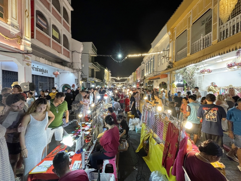 Retail stalls at Lard Yai Sunday Walking Street Market