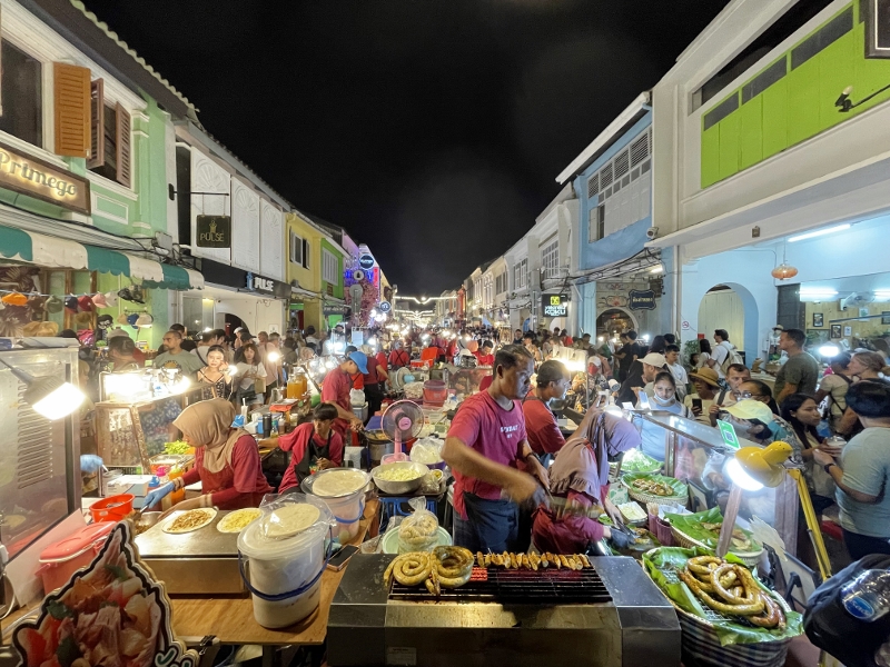 Food stalls at Lard Yai Sunday Walking Street Market