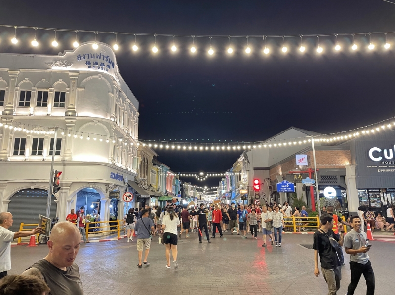 Traffic junction at Lard Yai Sunday Walking Street Market