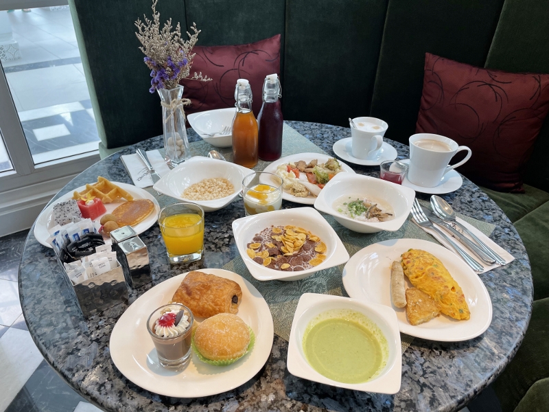 Breakfast buffet dishes from Átrio Restaurant at Mövenpick Myth Hotel Patong