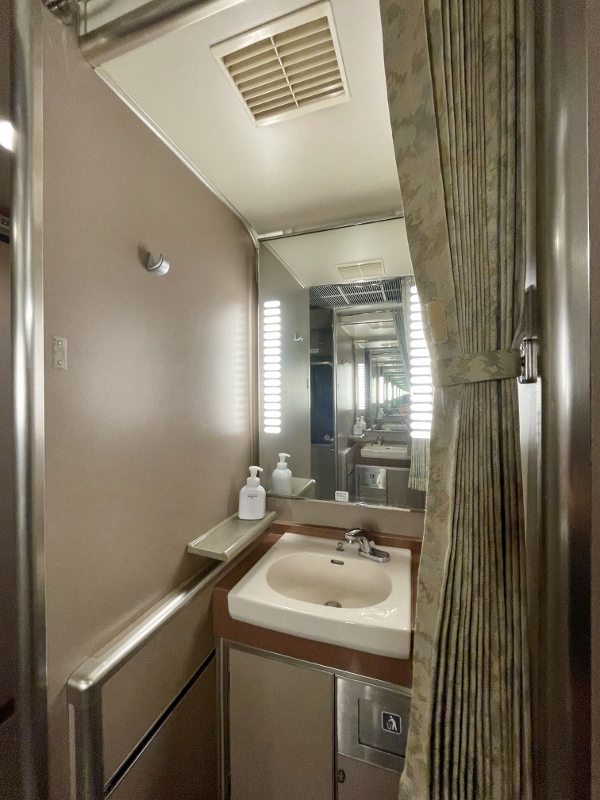 Sink aboard Sunrise Express sleeper train