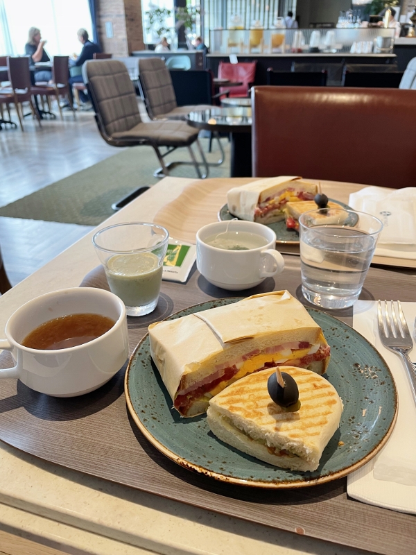 Breakfast set dishes at And Which? cafe at Miyako City Tokyo Takanawa Hotel