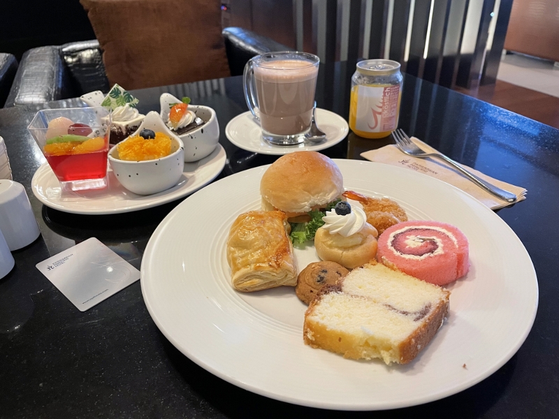Snacks from the Club Lounge at Pathumwan Princess Hotel