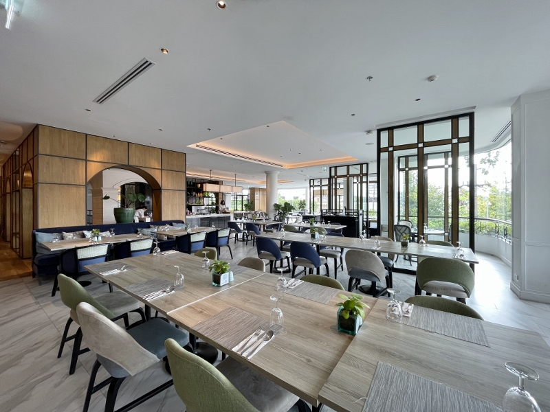 Seating area at Krua Talad Yai restaurant at Courtyard by Marriott Hotel Phuket Town