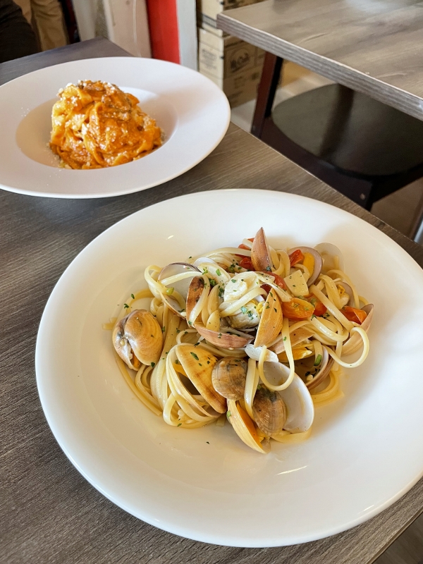 Vongole pasta and camatriciana pasta from Marni Phuket Town Restaurant