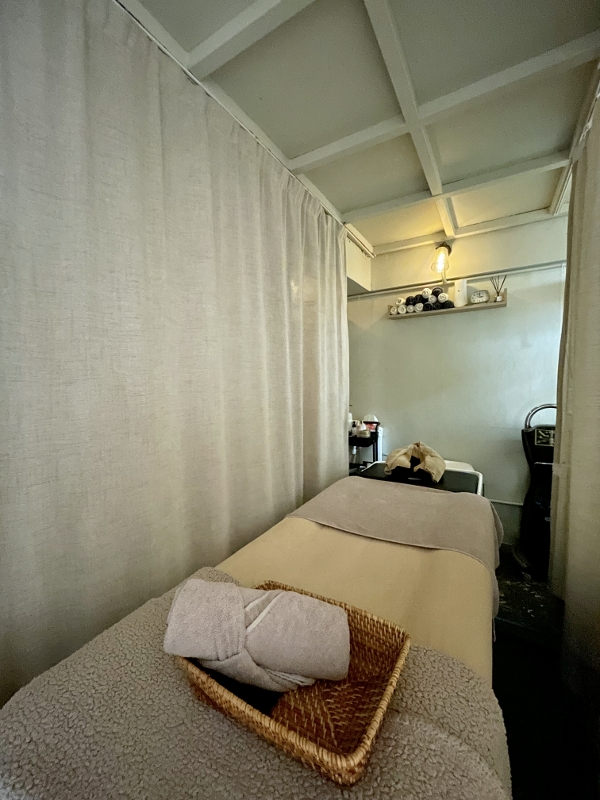 Treatment bed at Luna Massage & Head Spa