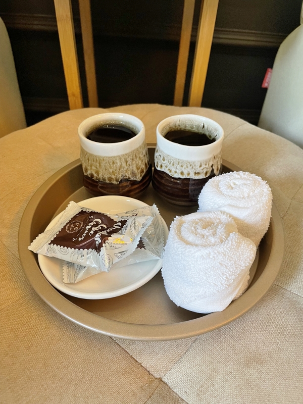 Hot towels, warm tea and chocolate cookies at Luna Massage & Head Spa