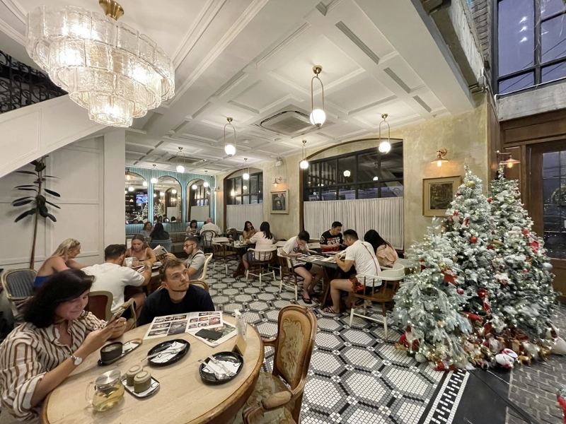 Level 1 seating area at Day & Night Of Phuket Cafe