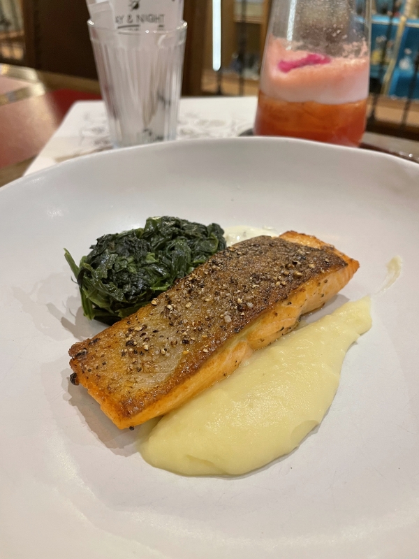 Grilled salmon with potato mousseline, sautéed spinach and tartar sauce from Day & Night Of Phuket Cafe