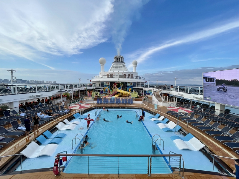 Main Pool (outdoor) and Splashaway Bay on Royal Caribbean Spectrum Of The Seas