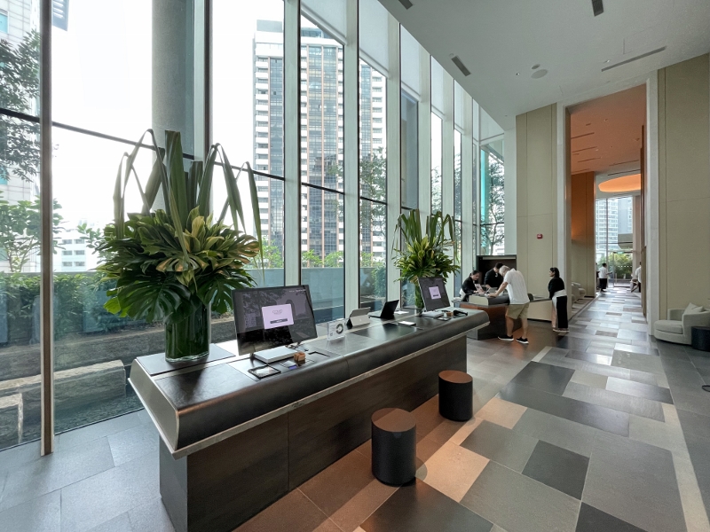 COMO Metropolitan Hotel reception counters